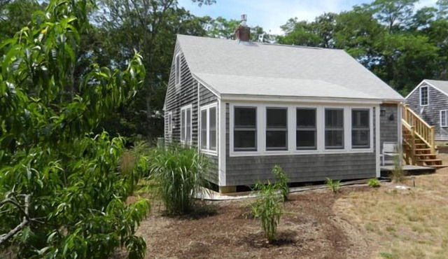 Enjoy This Quaint & Renovated 2BR Cottage (1553)