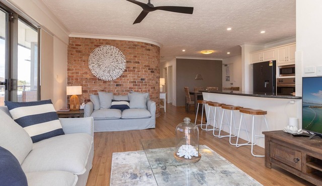 Enjoy this relaxed hamptons inspired coastal getaway located in the heart of Tuncurry village.