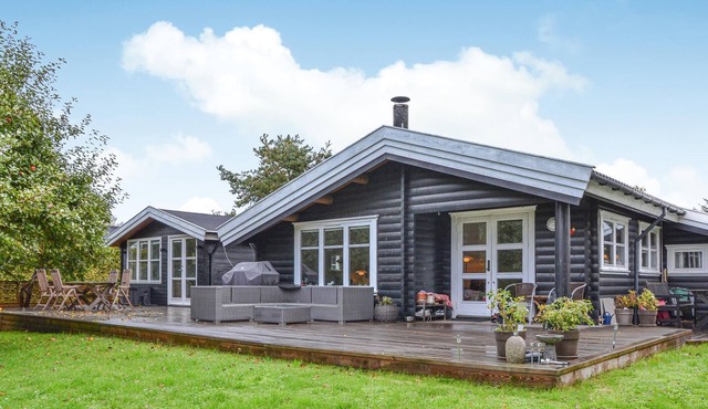 Enjoy this well-appointed vacation home, which has a great location right by the fjord.