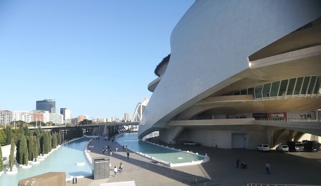Enjoy Valencia. Studio located between Ruzafa and City of Arts and Sciences.
