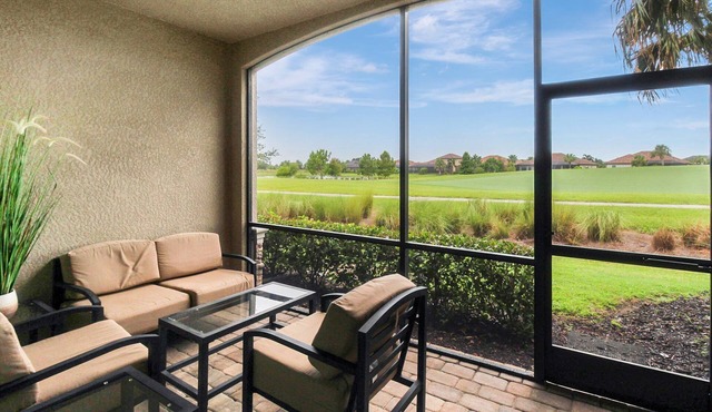 Enjoy views of the immaculate green from your screened lanai at Lakeside National - Golfside Escape