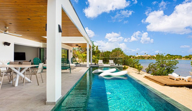 Enjoy Villa - BRAND NEW VILLA - New Pickleball court! Discounted Price!