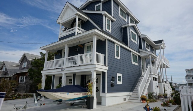 Enjoy water views from the deck overlooking the bay, or get close to the action on the bayfront dock.