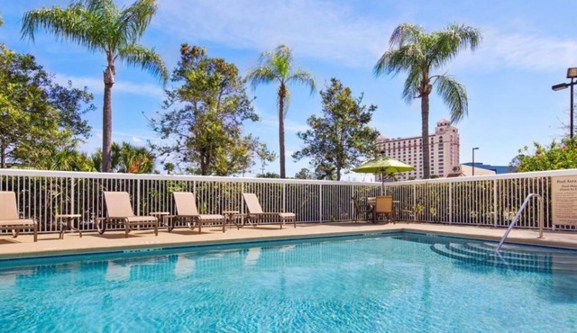 Enjoy Your Family Vacation! 3 Amazing Rooms, Close to SeaWorld Orlando, Pool