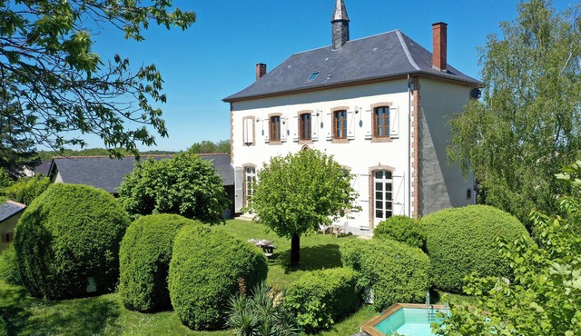 Enjoy your holiday in a former school in the French Limousin