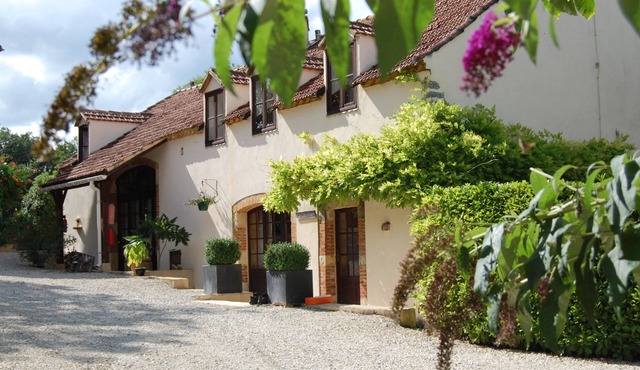 Enjoy your holiday in a charming gîte with a large pool in South-West France