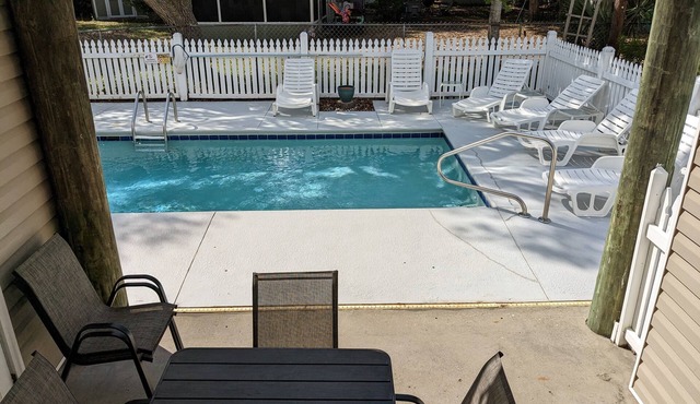 Enjoy your own private pool or take a quick walk to the beach! Sleeps 10