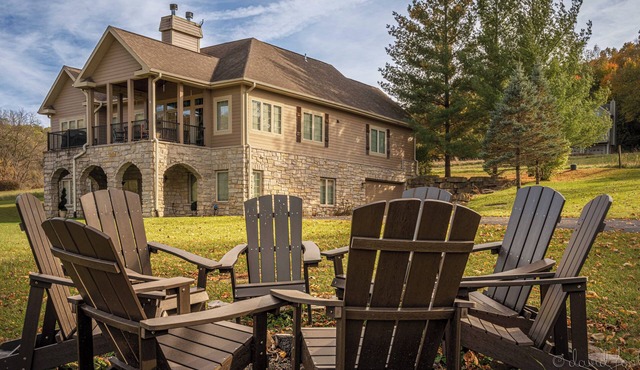 Enjoy your Private 4 Acres @ Owl Creek Lodge - Outdoor Hot Tub, Fireplace!