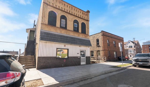 Enjoy your stay in Duluth’s charming Central Hillside neighborhood—perfectly located just minutes from everything! This area offers a great mix of historic character, scenic views, and a relaxed local vibe.