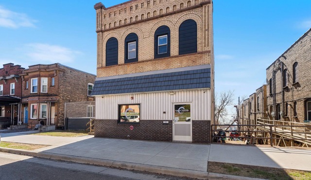 Enjoy your stay in Duluth’s charming Central Hillside neighborhood—perfectly located just minutes from everything! This area offers a great mix of historic character, scenic views, and a relaxed local vibe.