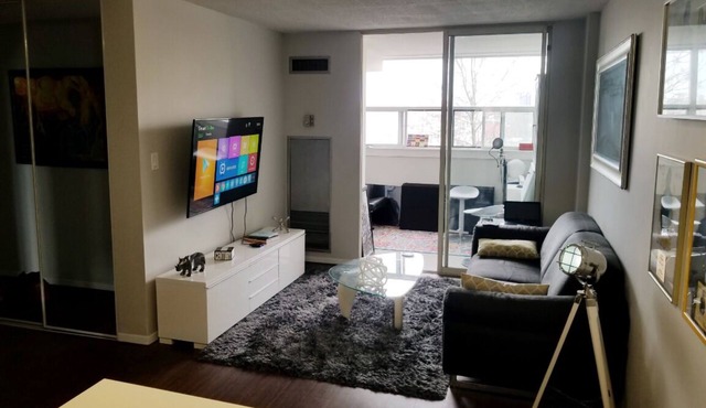 Enjoy your Stay in the Beautiful King West Liberty Village/Parkdale Area!