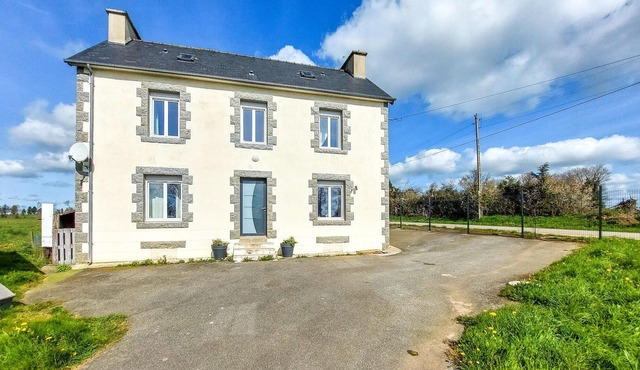 Enjoy your vacation in the green nature of Brittany and this stylish cottage near Poullaouen.