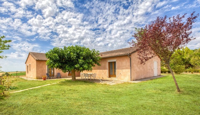 Enjoy your vacation in this inviting cottage with beautiful views of the countryside.