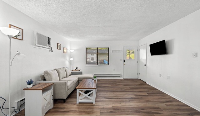 Enjoyable 1-bedroom apartment with AC in charming Le Claire