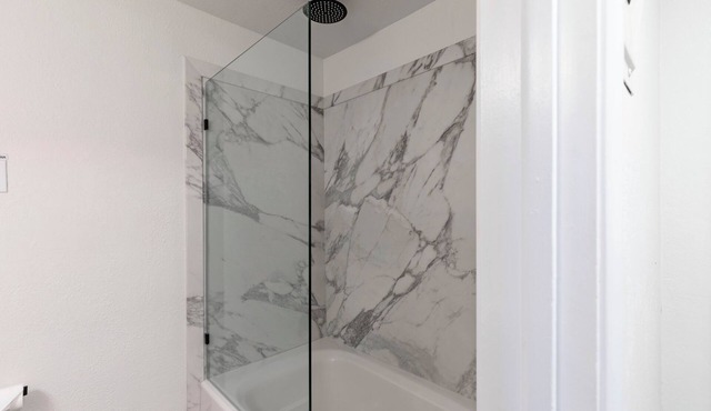 Enjoyable 1-bedroom hotel room with AC in lovely Polson