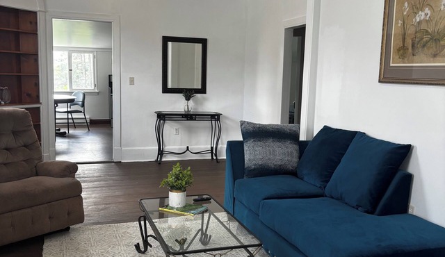 Enjoyable 2-bedroom apartment in lovely Oakland near local hotspots