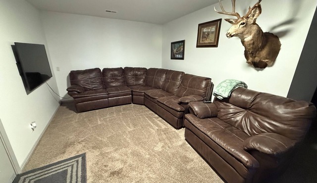 Enjoyable 2-bedroom condo with AC/Heat in charming Downtown Beaver