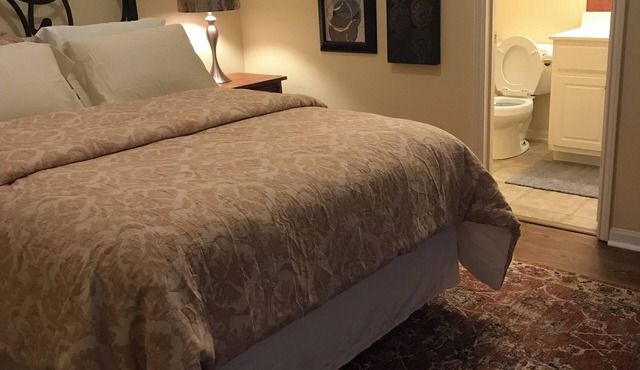 Enjoyable 2-bedroom condo with AC in charming Oxford 1 mile from the stadium.