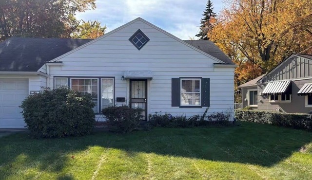Enjoyable 2-bedroom house with AC in charming Cleveland