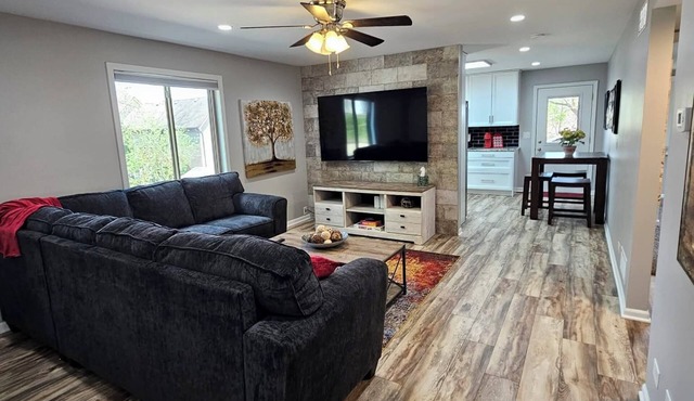 Enjoyable 2-bedroom apartment with AC in charming downtown St Charles