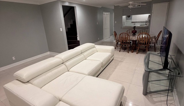 Enjoyable 2 Story, 2-bedroom condo with AC Near Galleria HTX