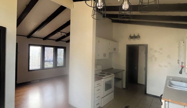 Enjoyable 3-bedroom house just 2 miles from Arrowhead.