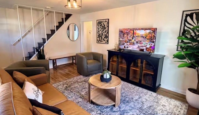 Enjoyable 3-bedroom house with AC in charming Pawtucket