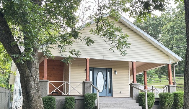 Enjoyable 3-bedroom house with AC in charming Van Buren