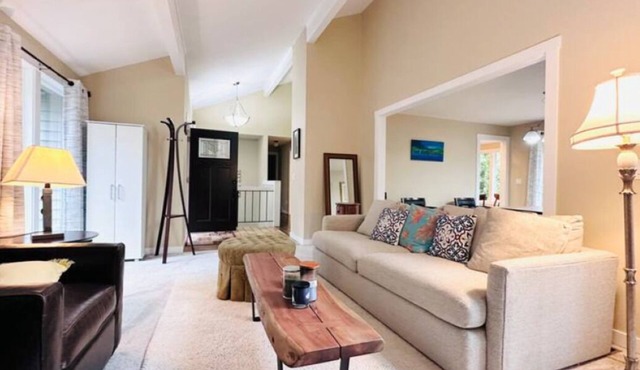 Enjoyable 4-bedroom house/garage in quiet neighborhood