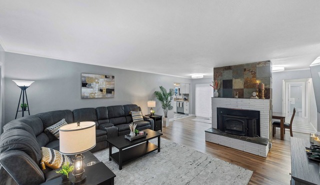 Enjoyable 4-bedroom 2-bath cozy home in North Bend perfect for your getaway