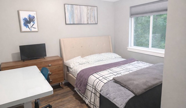 Enjoyable bedroom in shared house in charming Kent suburb