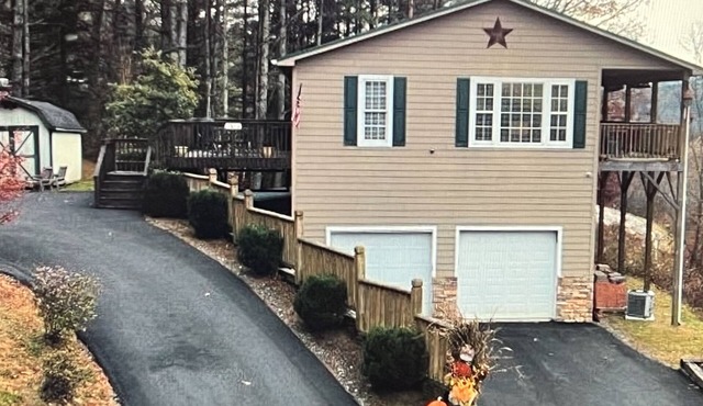 EnjoyThis Home in the Mountains ,5 min walk to the River ,Boone ,West Jefferso