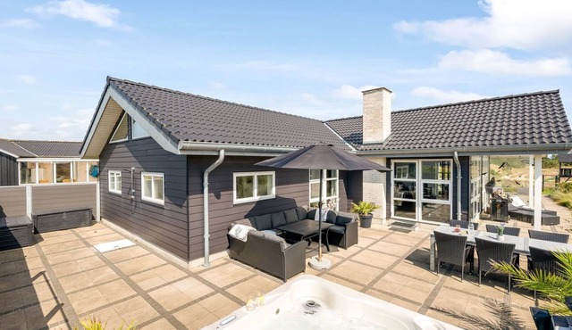 "Ennie" - from the sea by Interhome