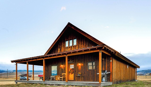 Ennis Home: Try the Yellowstone Lifestyle!