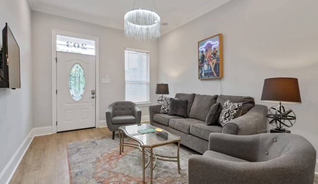 Enormous Brand New 6br Pad by Streetcar