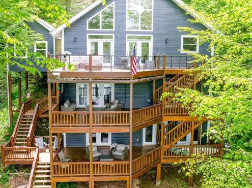 Enormous Cabin Retreat with Beautiful Views and Private Dock in Topton, North Carolina
