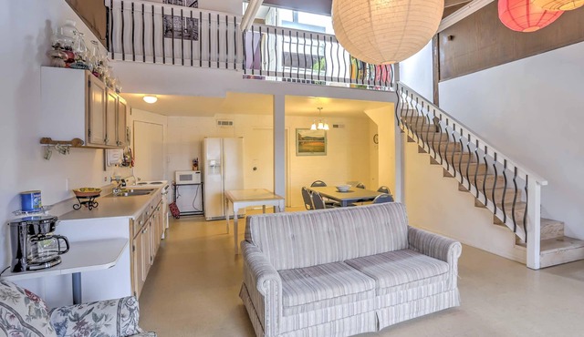 Enormous Mountaintop Marble Falls Home w/Fire Pit!