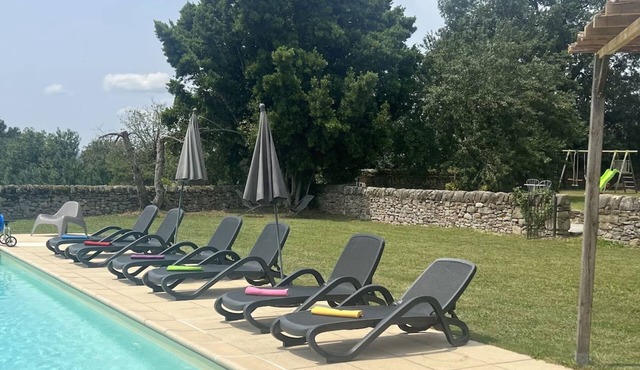 Ensemble de 3 maisons en pierre avec piscine chauffée