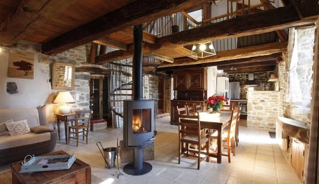 Ensemble de 3 maisons en pierre avec piscine chauffée