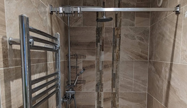 Ensuite Bedroom With Separate Entrance and Parking