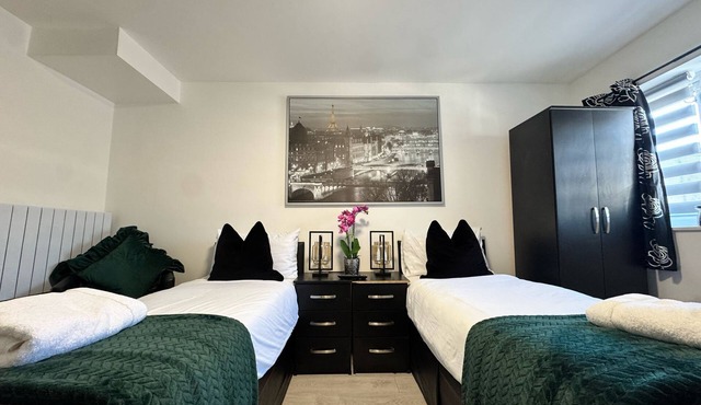 Ensuite Deluxe Room with Shower