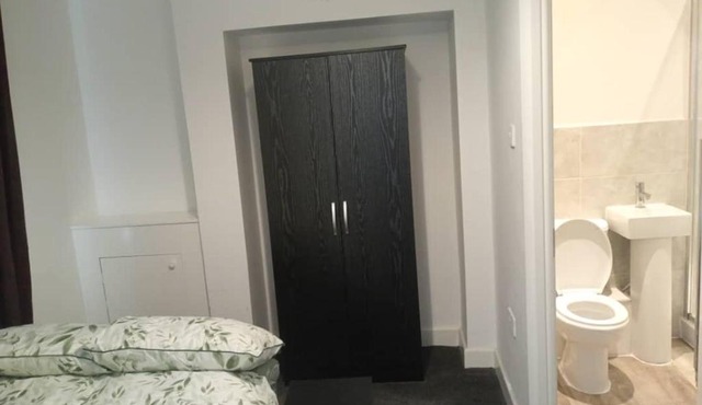 Ensuite double-bed (G1) close to Burnley city centre