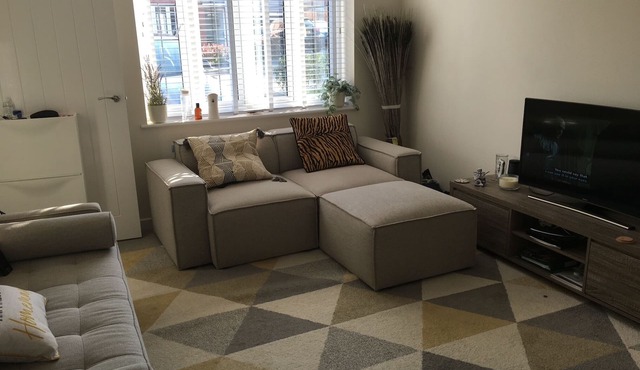 Ensuite double room in house. Quiet neighbourhood with parking space.