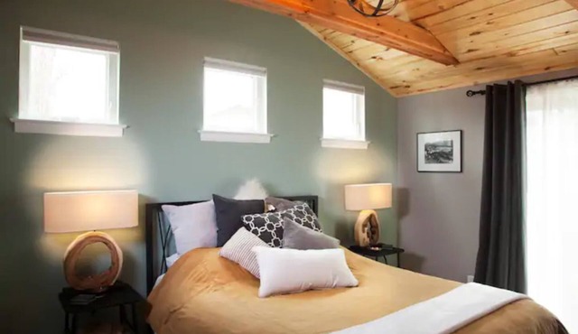 Ensuite Escape Old Town Ft. Collins - Over 400 5-Star Reviews on Air B N B