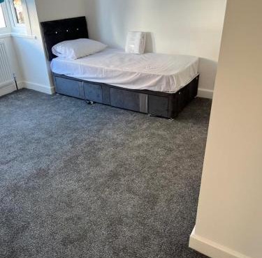 ENSUITE ROOM AT HAYES