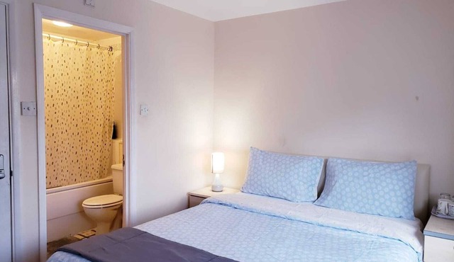 Ensuite Room Near Beautiful River