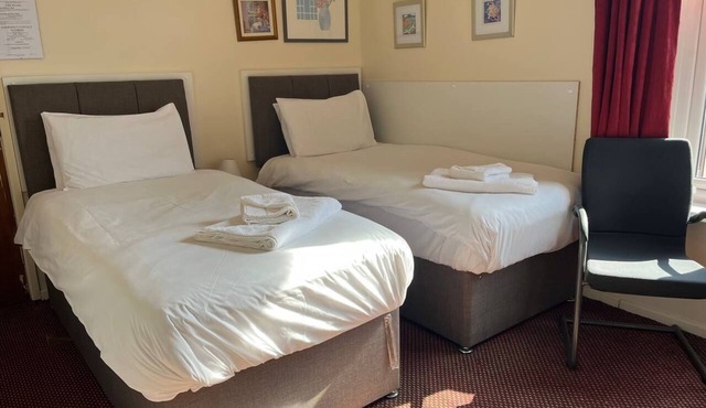 Ensuite twin room with private bathroom