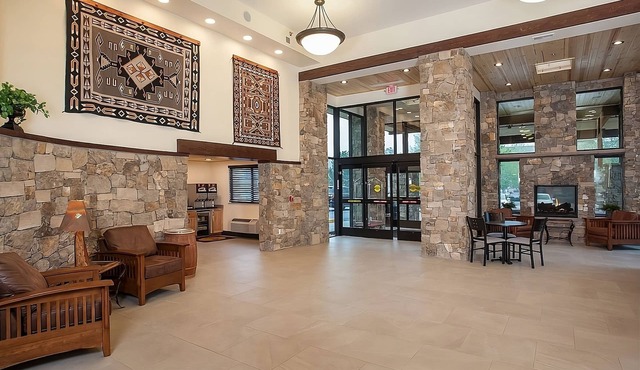 Ensuring a Very Comfortable & Memorable Stay! Outdoor Pool, Free Parking