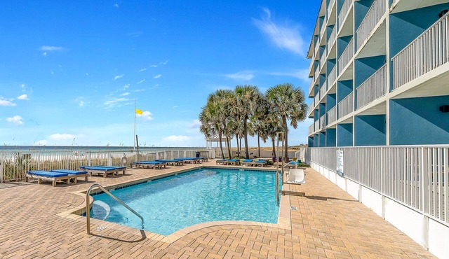 Ensuring a Very Comfortable & Memorable Stay! Free Parking, Outdoor Pool