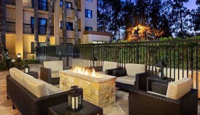 Ensuring a Very Comfortable & Memorable Stay! Near Heisler Park, Pet-Friendly